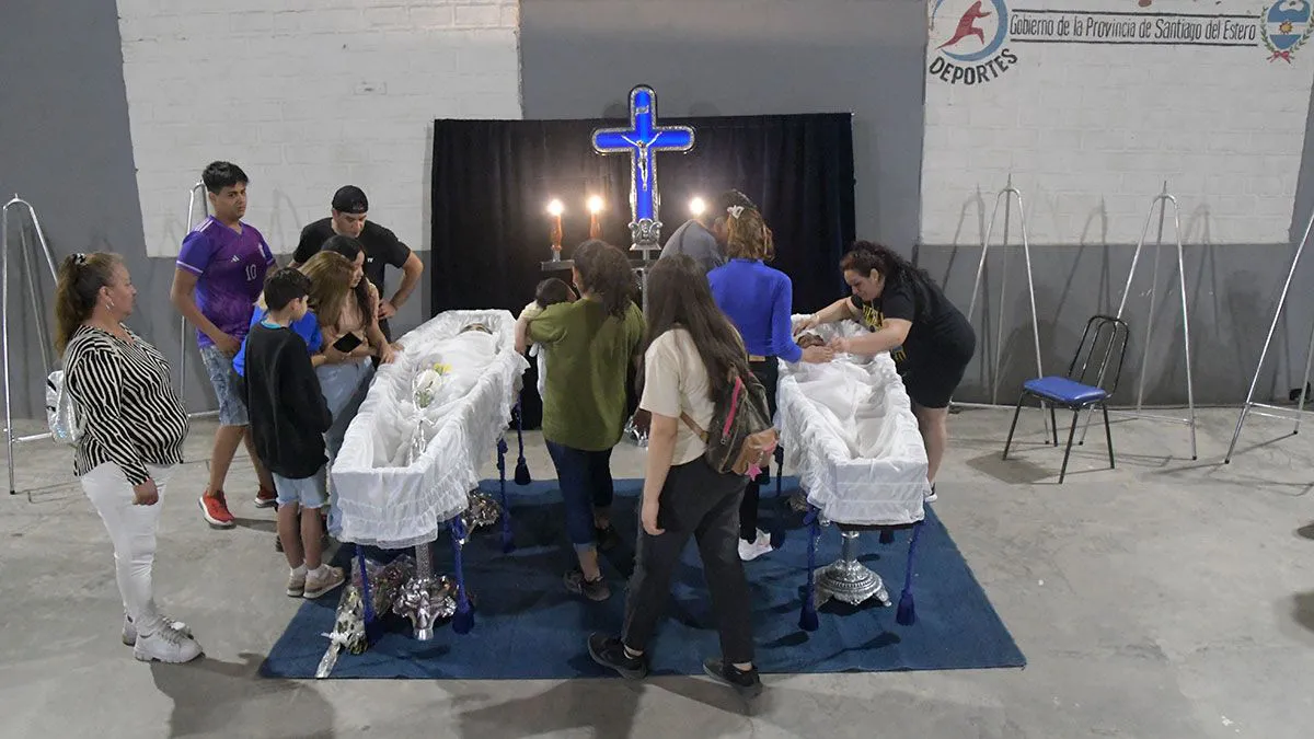 velorio-huguito-flores-461642-233701