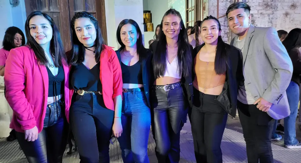 a5d76812-4c70-43a0-bf02-d966423d2e0b