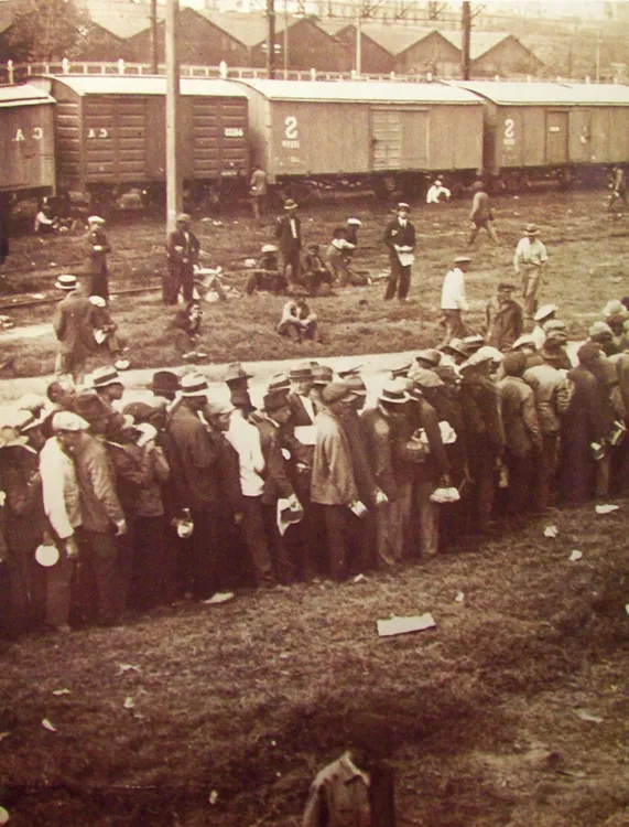 Grupo_de_trabajadores_(circa_1930).