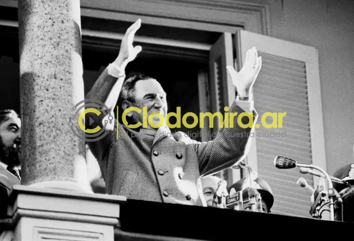 61aa0944b0032_700_477!