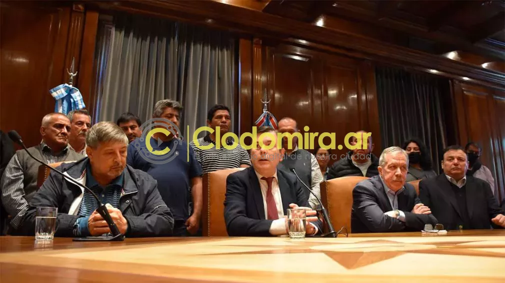 1010x567_zamora-mesa-dialogo-440604-114522